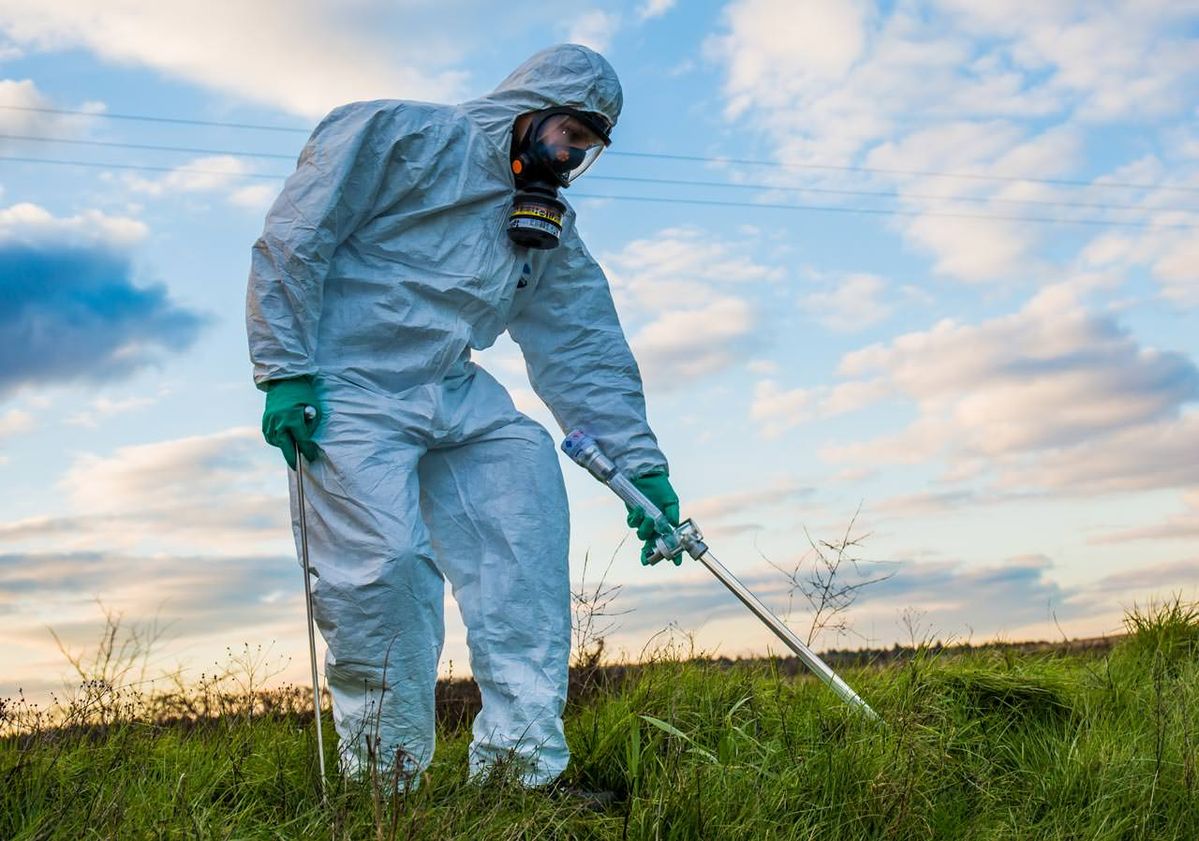 رش المبيدات الحشرية برماح